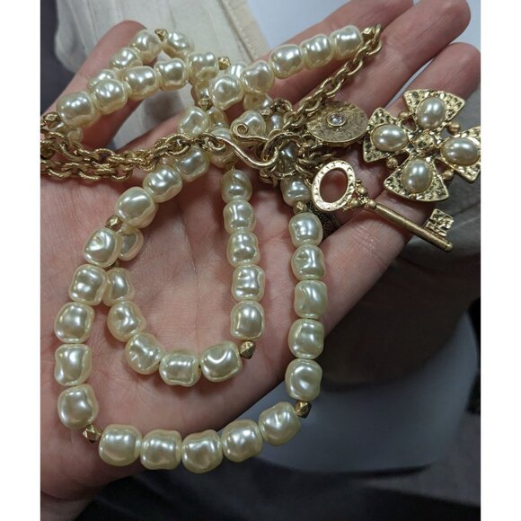 Elegant Glam Faux Pearl Hammered Gold Tone Charm Necklace - Picture 5 of 6